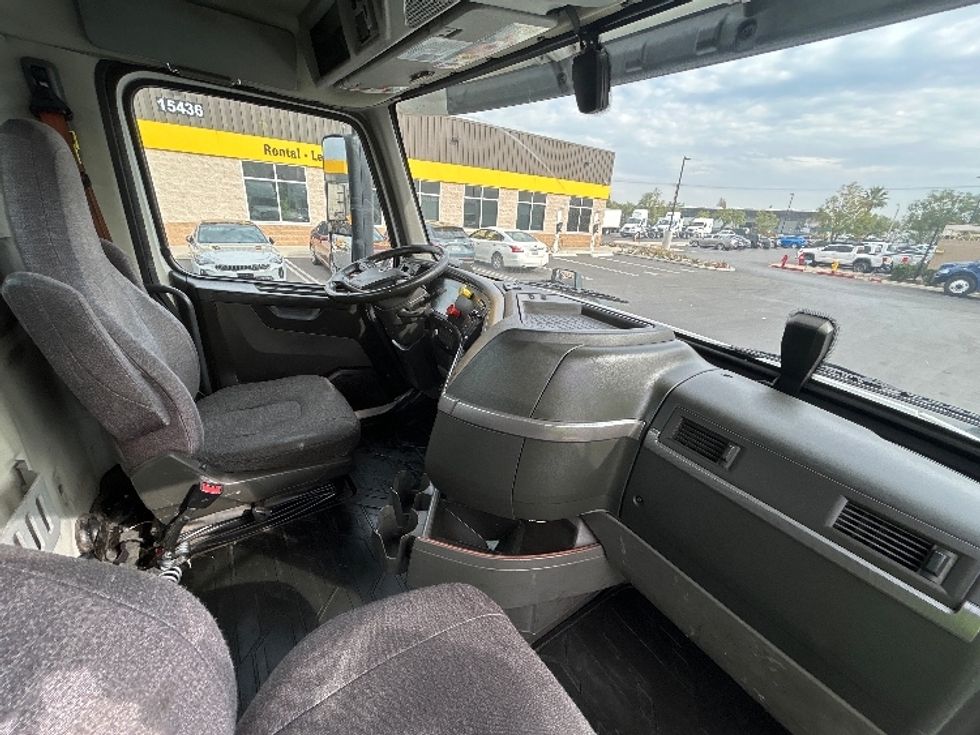 Day Cab Tractor-Heavy Duty Tractors-Volvo-2020-VNR64300-Fontana-CA-546,917\n\t\tmiles-$ 34,500 - Image 14