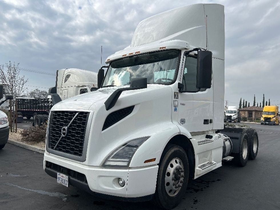 Day Cab Tractor-Heavy Duty Tractors-Volvo-2020-VNR64300-Fontana-CA-546,917\n\t\tmiles-$ 34,500 - Image 3