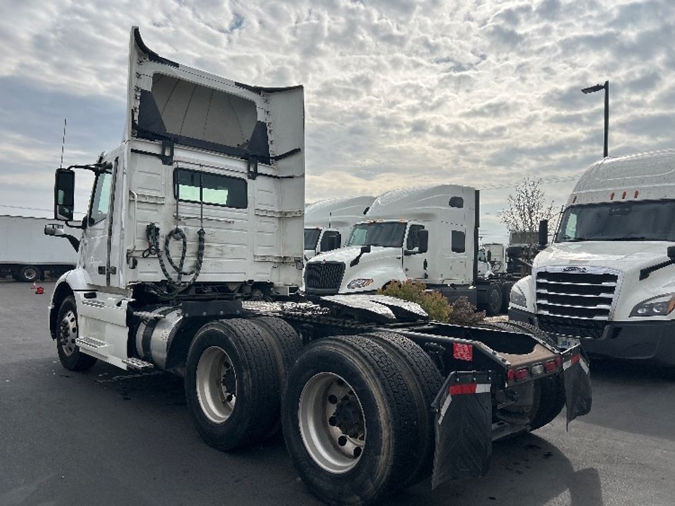 Day Cab Tractor-Heavy Duty Tractors-Volvo-2020-VNR64300-Fontana-CA-546,917\n\t\tmiles-$ 34,500 - Image 6