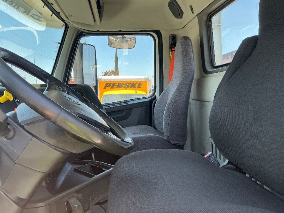 Day Cab Tractor-Heavy Duty Tractors-Volvo-2020-VNR64300-Fontana-CA-553,046\n\t\tmiles-$ 34,250 - Image 10