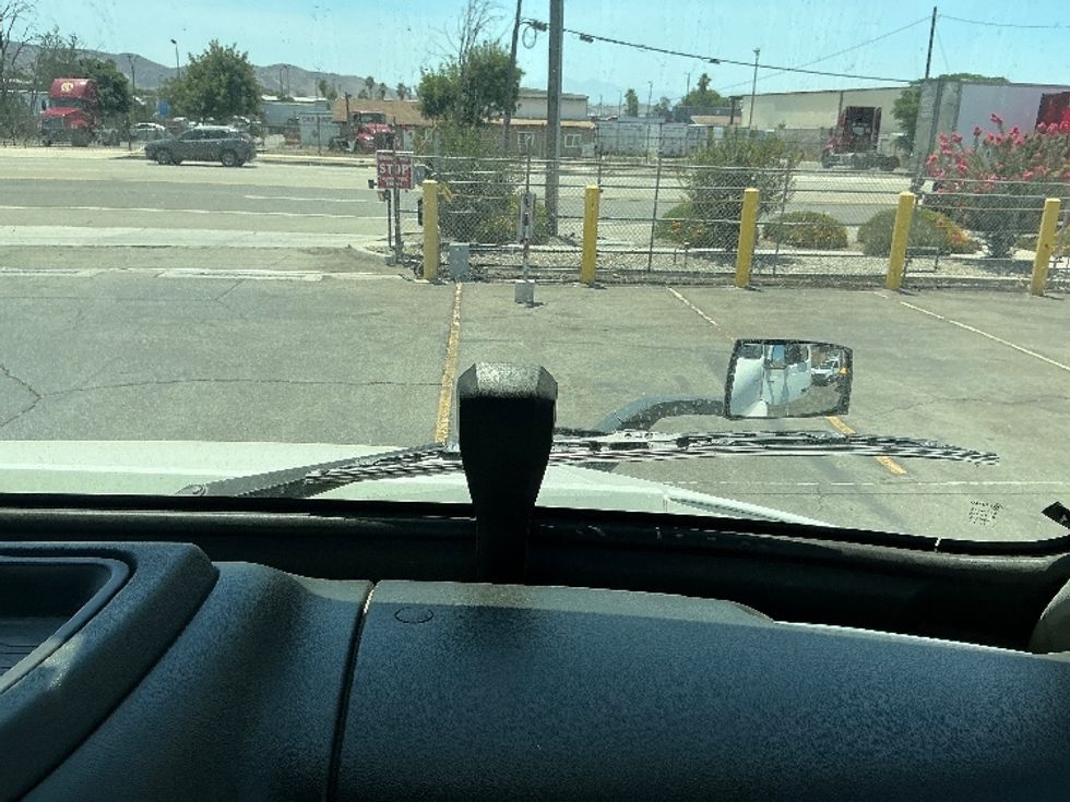 Day Cab Tractor-Heavy Duty Tractors-Volvo-2020-VNR64300-Fontana-CA-553,046\n\t\tmiles-$ 34,250 - Image 13