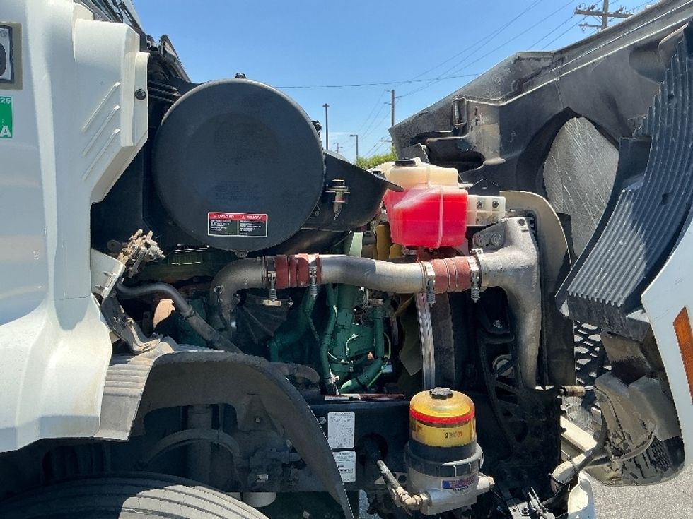 Day Cab Tractor-Heavy Duty Tractors-Volvo-2020-VNR64300-Fontana-CA-553,046\n\t\tmiles-$ 34,250 - Image 15
