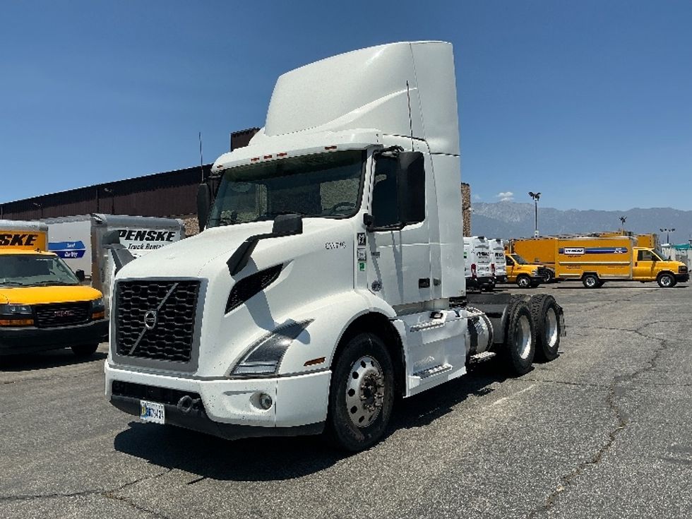 Day Cab Tractor-Heavy Duty Tractors-Volvo-2020-VNR64300-Fontana-CA-553,046\n\t\tmiles-$ 34,250 - Image 3