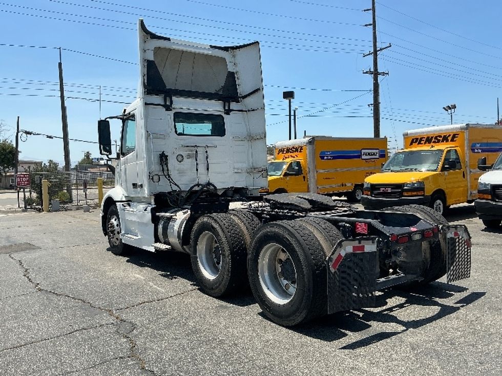 Day Cab Tractor-Heavy Duty Tractors-Volvo-2020-VNR64300-Fontana-CA-553,046\n\t\tmiles-$ 34,250 - Image 5