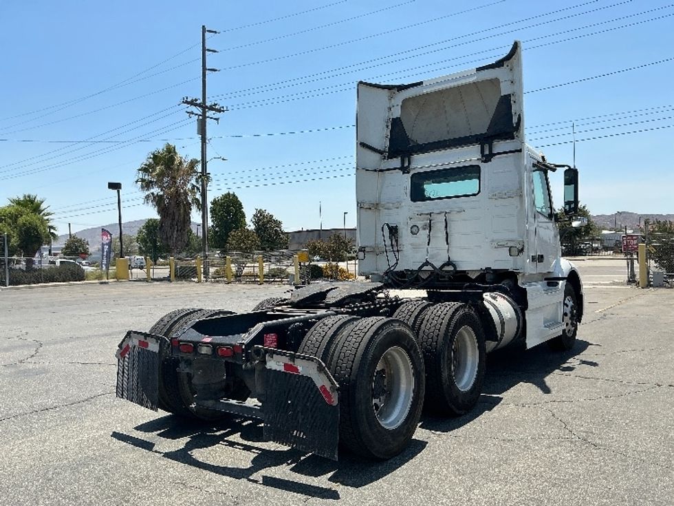 Day Cab Tractor-Heavy Duty Tractors-Volvo-2020-VNR64300-Fontana-CA-553,046\n\t\tmiles-$ 34,250 - Image 7