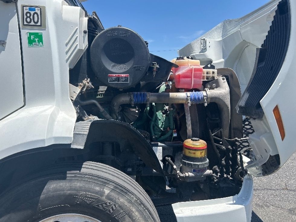 Day Cab Tractor-Heavy Duty Tractors-Volvo-2020-VNR64300-Fontana-CA-587,377\n\t\tmiles-$ 30,750 - Image 15