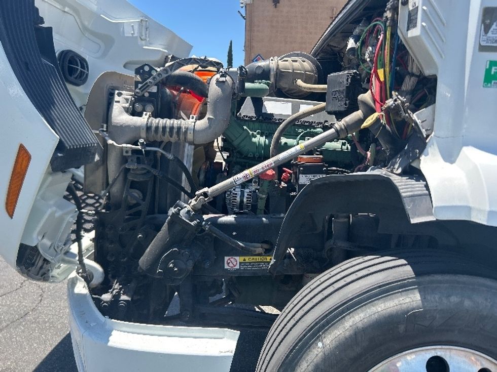 Day Cab Tractor-Heavy Duty Tractors-Volvo-2020-VNR64300-Fontana-CA-587,377\n\t\tmiles-$ 30,750 - Image 16