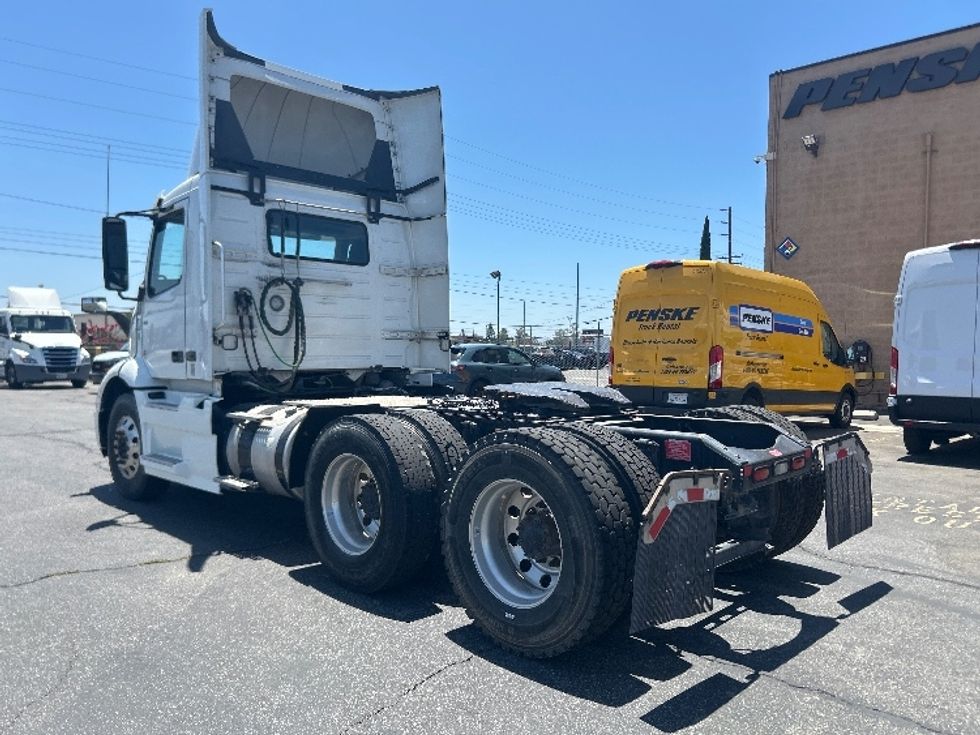 Day Cab Tractor-Heavy Duty Tractors-Volvo-2020-VNR64300-Fontana-CA-587,377\n\t\tmiles-$ 30,750 - Image 5