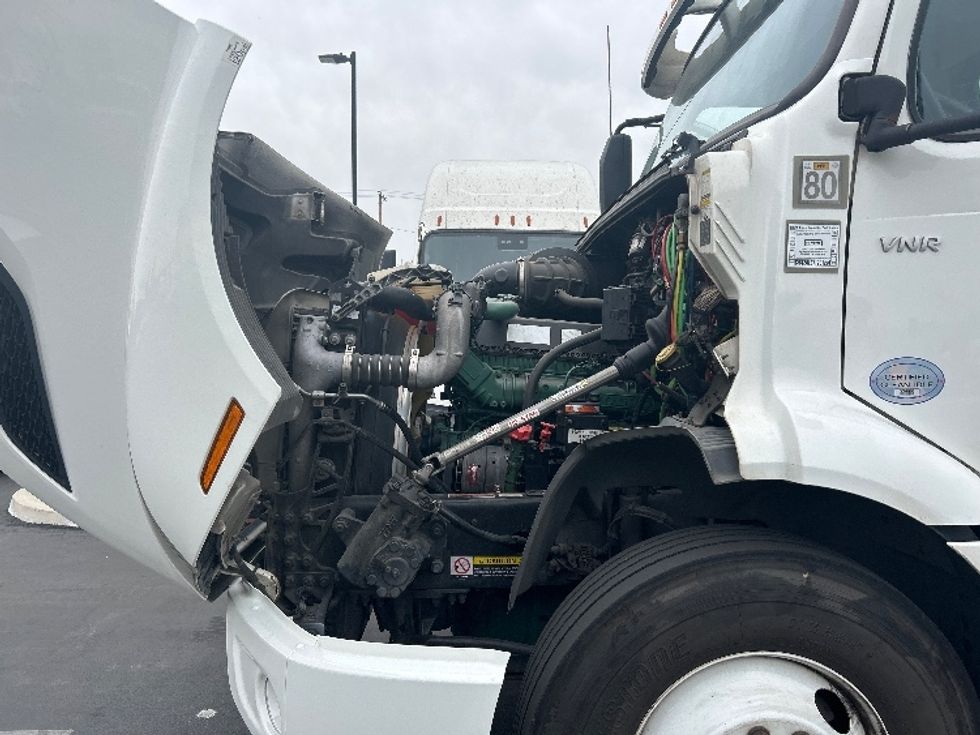 Day Cab Tractor-Heavy Duty Tractors-Volvo-2020-VNR64300-Fontana-CA-594,388\n\t\tmiles-$ 29,500 - Image 16