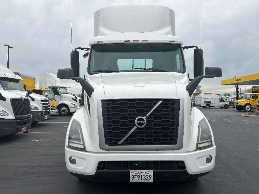 Day Cab Tractor-Heavy Duty Tractors-Volvo-2020-VNR64300-Fontana-CA-594,388\n\t\tmiles-$ 29,500 - Image 2