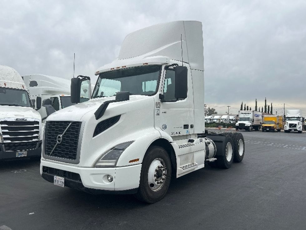 Day Cab Tractor-Heavy Duty Tractors-Volvo-2020-VNR64300-Fontana-CA-594,388\n\t\tmiles-$ 29,500 - Image 3
