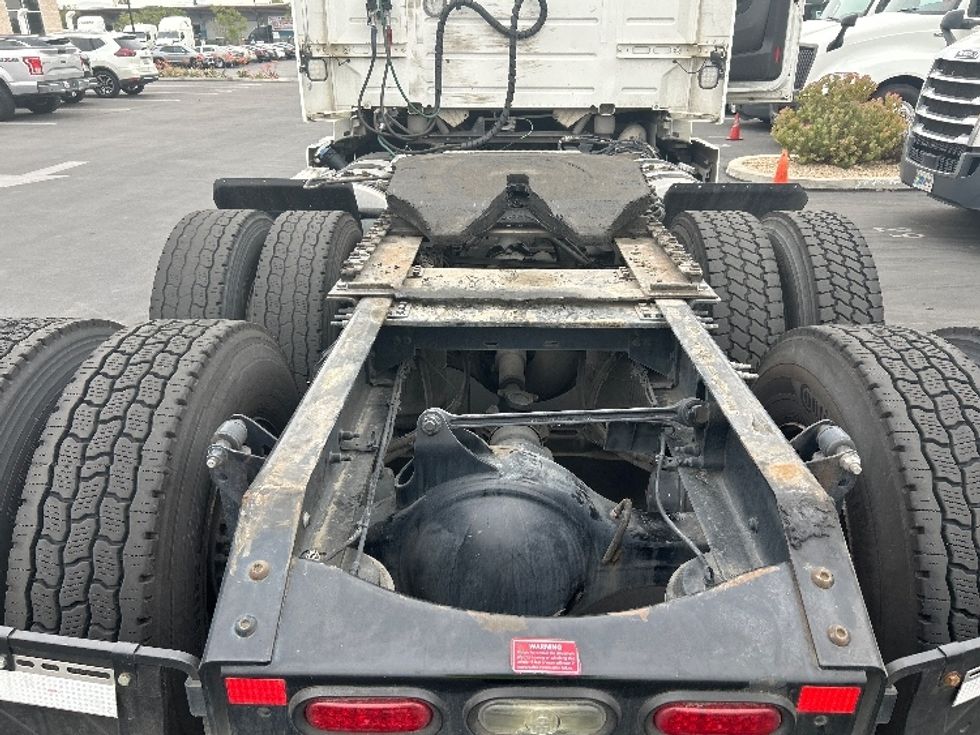 Day Cab Tractor-Heavy Duty Tractors-Volvo-2020-VNR64300-Fontana-CA-594,388\n\t\tmiles-$ 29,500 - Image 6