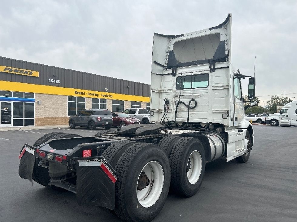 Day Cab Tractor-Heavy Duty Tractors-Volvo-2020-VNR64300-Fontana-CA-594,388\n\t\tmiles-$ 29,500 - Image 7
