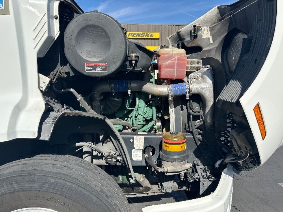 Day Cab Tractor-Heavy Duty Tractors-Volvo-2020-VNR64300-Fontana-CA-596,866\n\t\tmiles-$ 30,250 - Image 15