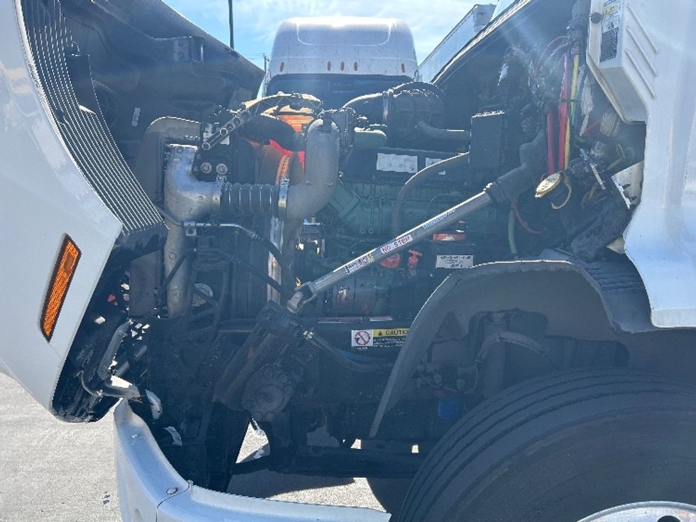 Day Cab Tractor-Heavy Duty Tractors-Volvo-2020-VNR64300-Fontana-CA-596,866\n\t\tmiles-$ 30,250 - Image 16