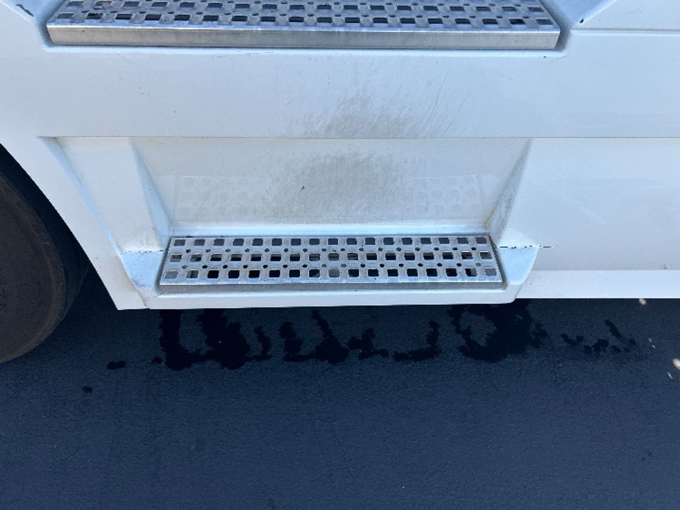 Day Cab Tractor-Heavy Duty Tractors-Volvo-2020-VNR64300-Fontana-CA-596,866\n\t\tmiles-$ 30,250 - Image 18