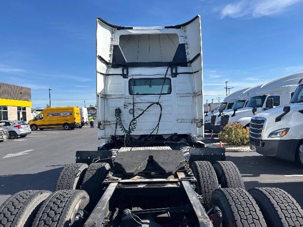 Day Cab Tractor-Heavy Duty Tractors-Volvo-2020-VNR64300-Fontana-CA-596,866\n\t\tmiles-$ 30,250 - Image 6
