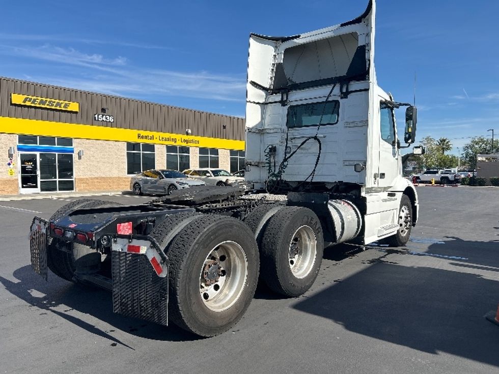 Day Cab Tractor-Heavy Duty Tractors-Volvo-2020-VNR64300-Fontana-CA-596,866\n\t\tmiles-$ 30,250 - Image 7