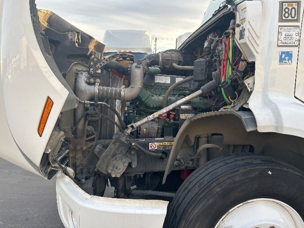 Day Cab Tractor-Heavy Duty Tractors-Volvo-2020-VNR64300-Fontana-CA-661,031\n\t\tmiles-$ 24,250 - Image 16