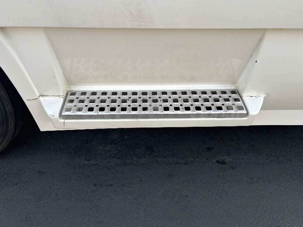 Day Cab Tractor-Heavy Duty Tractors-Volvo-2020-VNR64300-Fontana-CA-661,031\n\t\tmiles-$ 24,250 - Image 19