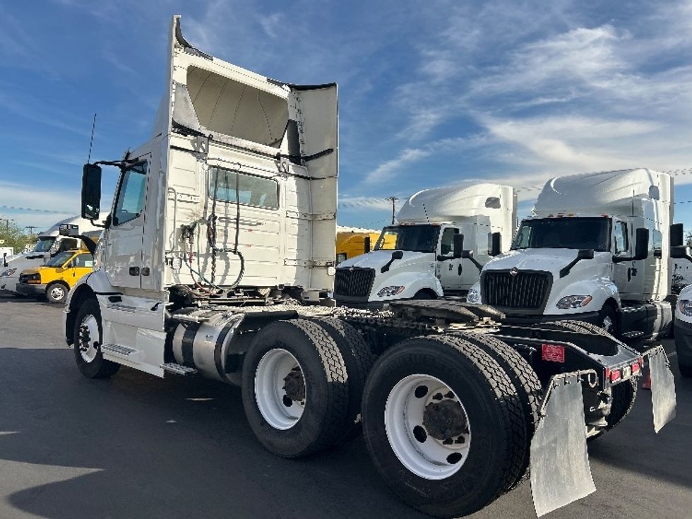 Day Cab Tractor-Heavy Duty Tractors-Volvo-2020-VNR64300-Fontana-CA-661,031\n\t\tmiles-$ 24,250 - Image 5