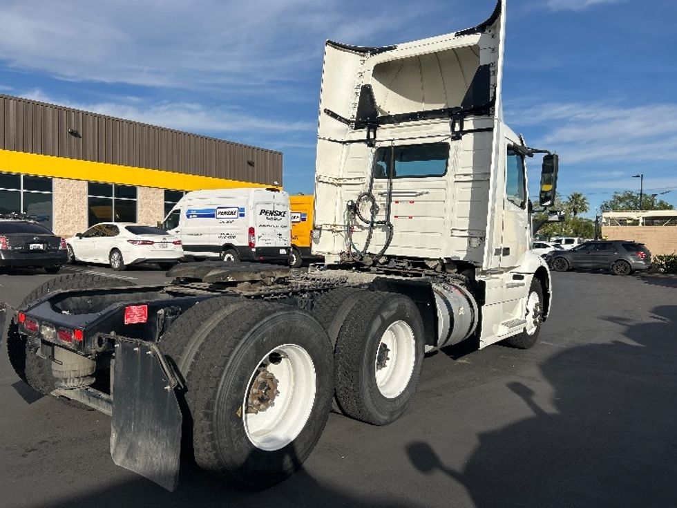 Day Cab Tractor-Heavy Duty Tractors-Volvo-2020-VNR64300-Fontana-CA-661,031\n\t\tmiles-$ 24,250 - Image 7