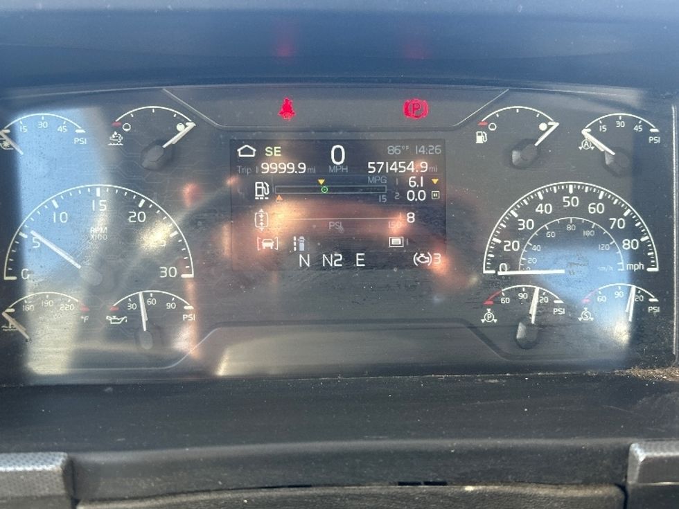 Day Cab Tractor-Heavy Duty Tractors-Volvo-2020-VNR64300-Fort Worth-TX-571,357\n\t\tmiles-$ 33,500 - Image 17