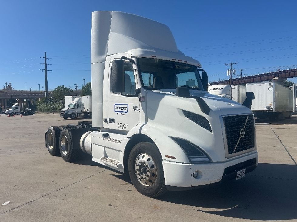 Day Cab Tractor-Heavy Duty Tractors-Volvo-2020-VNR64300-Fort Worth-TX-571,357\n\t\tmiles-$ 33,500 - Image 3
