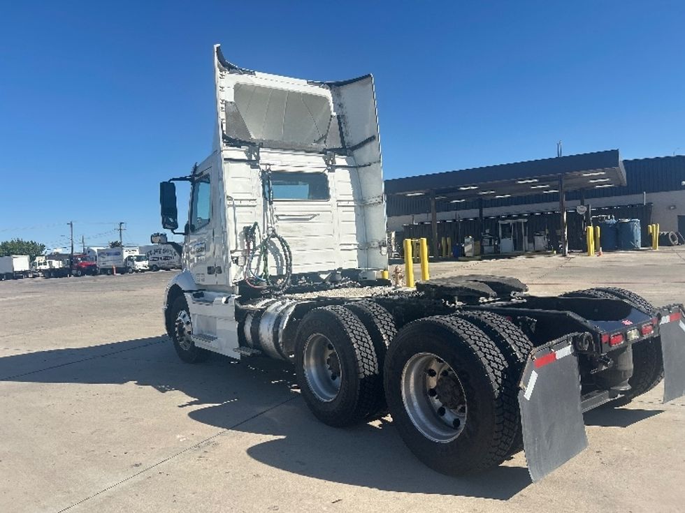 Day Cab Tractor-Heavy Duty Tractors-Volvo-2020-VNR64300-Fort Worth-TX-571,357\n\t\tmiles-$ 33,500 - Image 5