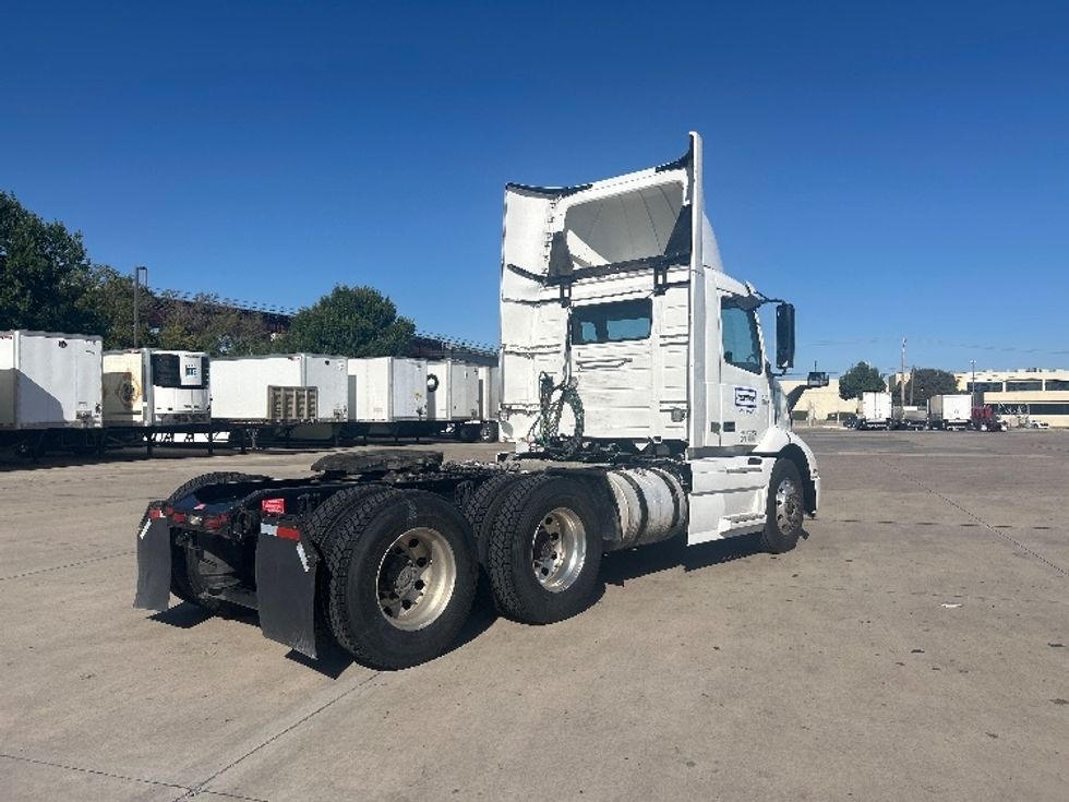 Day Cab Tractor-Heavy Duty Tractors-Volvo-2020-VNR64300-Fort Worth-TX-571,357\n\t\tmiles-$ 33,500 - Image 7