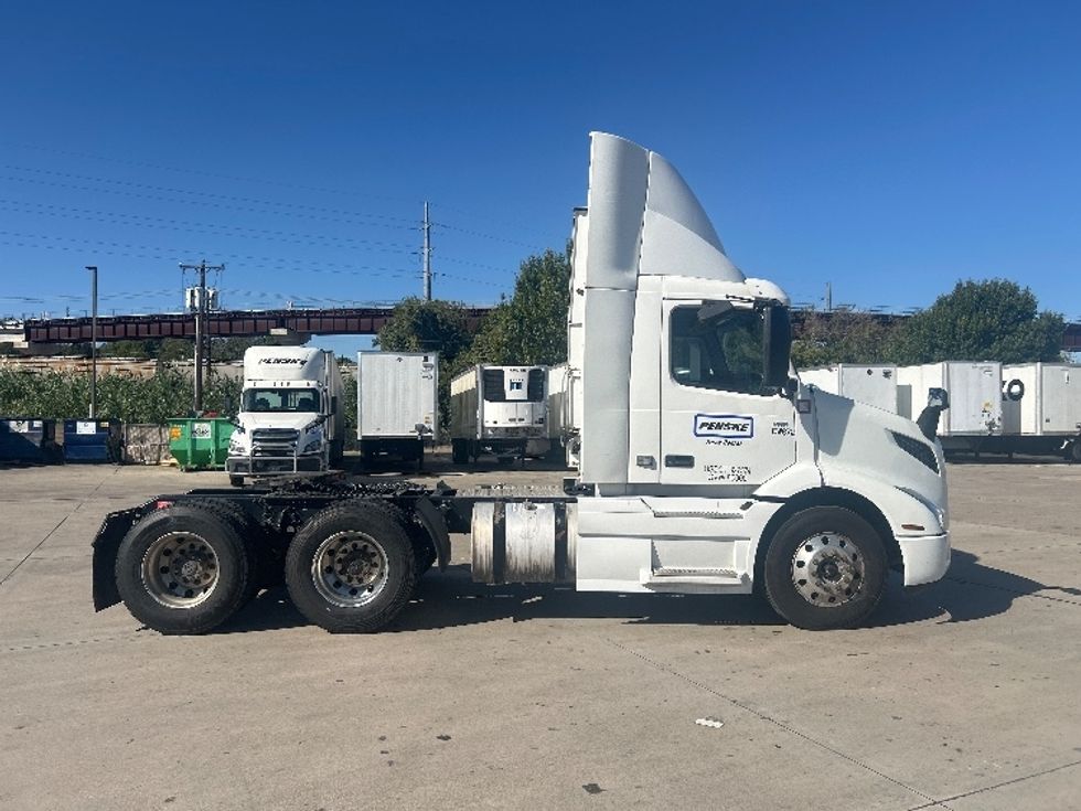 Day Cab Tractor-Heavy Duty Tractors-Volvo-2020-VNR64300-Fort Worth-TX-571,357\n\t\tmiles-$ 33,500 - Image 8