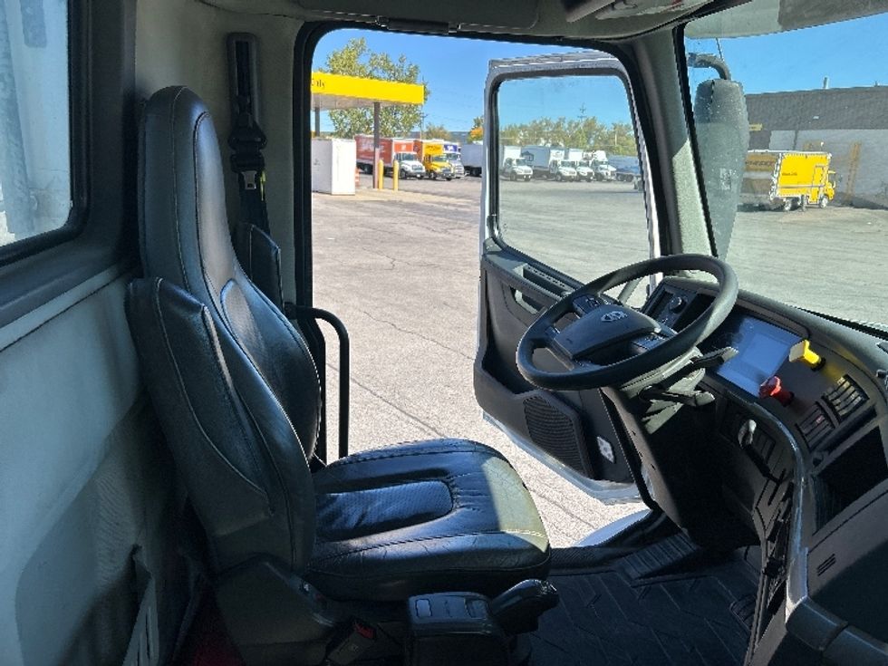 Day Cab Tractor-Heavy Duty Tractors-Volvo-2020-VNR64300-Fredonia-NY-202,610\n\t\tmiles-$ 53,500 - Image 14