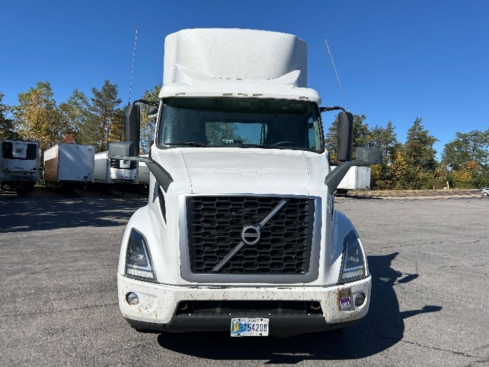 Day Cab Tractor-Heavy Duty Tractors-Volvo-2020-VNR64300-Fredonia-NY-202,610\n\t\tmiles-$ 53,500 - Image 2