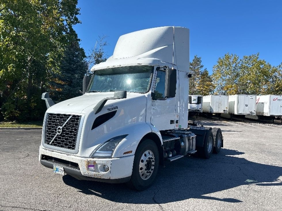 Day Cab Tractor-Heavy Duty Tractors-Volvo-2020-VNR64300-Fredonia-NY-202,610\n\t\tmiles-$ 53,500 - Image 3