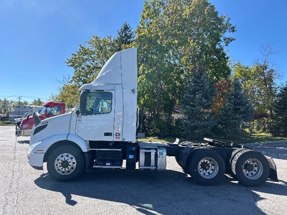 Day Cab Tractor-Heavy Duty Tractors-Volvo-2020-VNR64300-Fredonia-NY-202,610\n\t\tmiles-$ 53,500 - Image 4