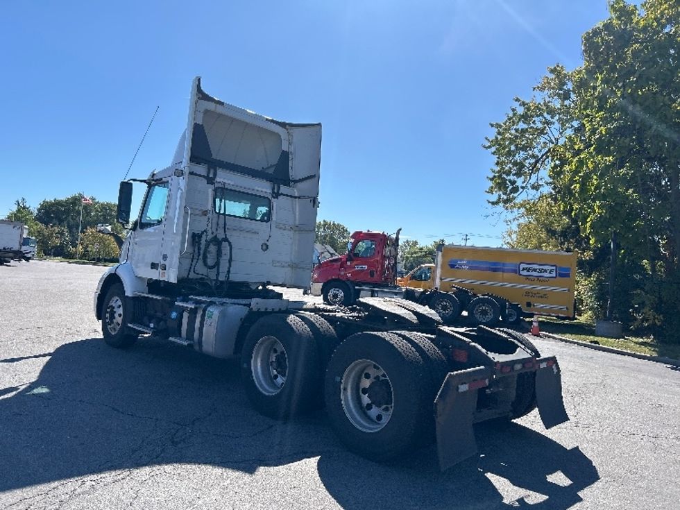 Day Cab Tractor-Heavy Duty Tractors-Volvo-2020-VNR64300-Fredonia-NY-202,610\n\t\tmiles-$ 53,500 - Image 5