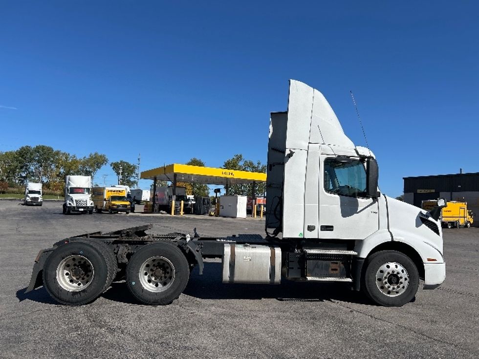 Day Cab Tractor-Heavy Duty Tractors-Volvo-2020-VNR64300-Fredonia-NY-202,610\n\t\tmiles-$ 53,500 - Image 8