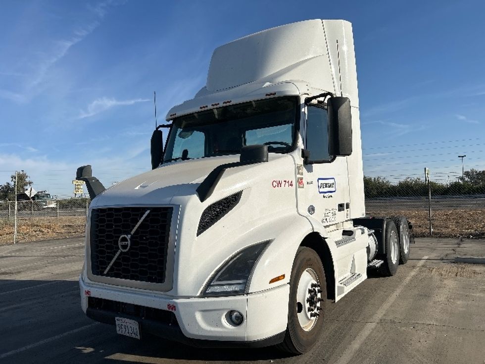 Day Cab Tractor-Heavy Duty Tractors-Volvo-2020-VNR64300-Fresno-CA-501,259\n\t\tmiles-$ 50,250 - Image 3