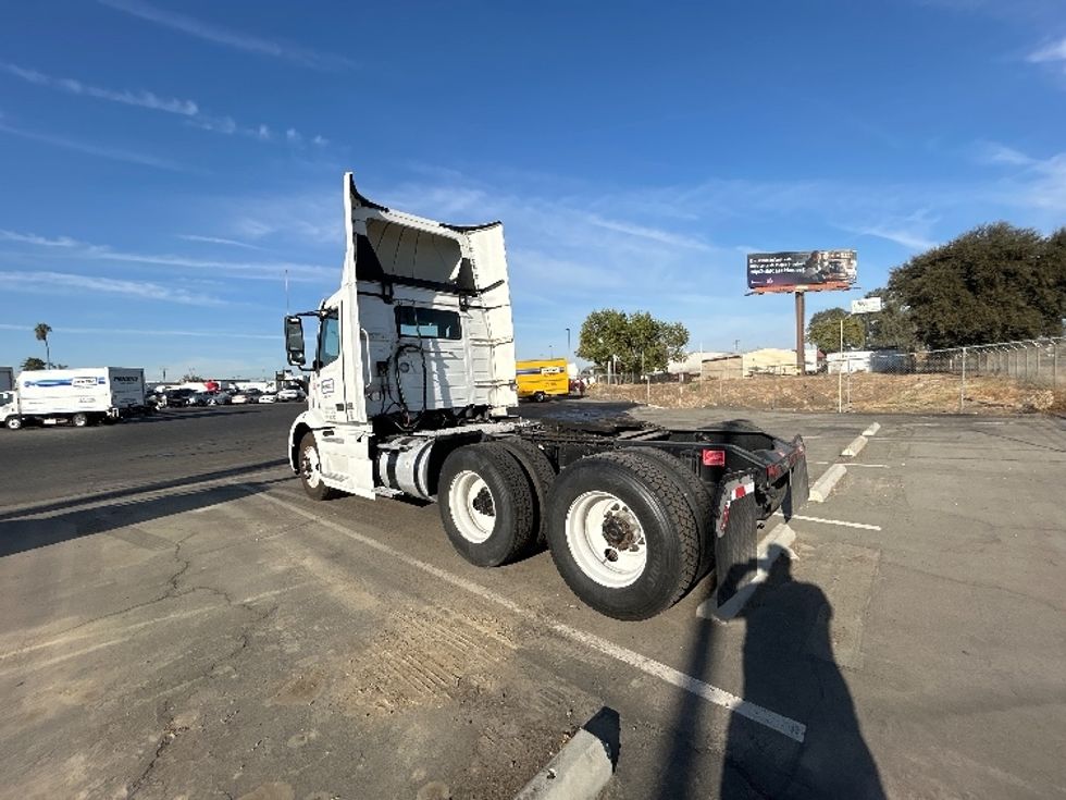 Day Cab Tractor-Heavy Duty Tractors-Volvo-2020-VNR64300-Fresno-CA-501,259\n\t\tmiles-$ 50,250 - Image 5