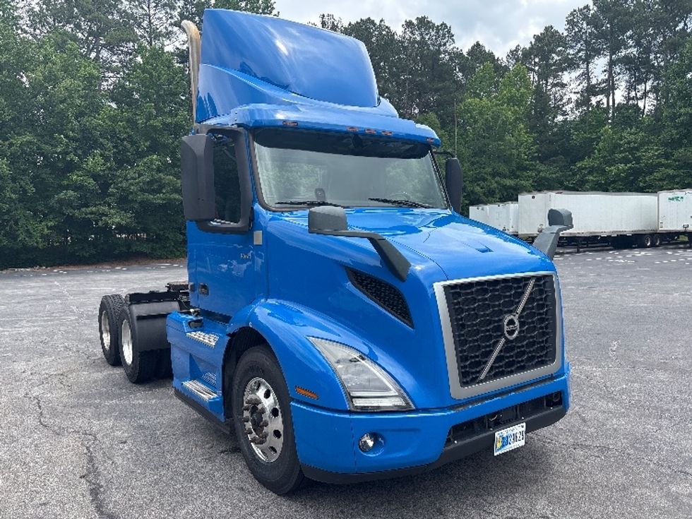 Day Cab Tractor-Heavy Duty Tractors-Volvo-2020-VNR64300-Gainesville-GA-350,358\n\t\tmiles-$ 47,500 - Image 1