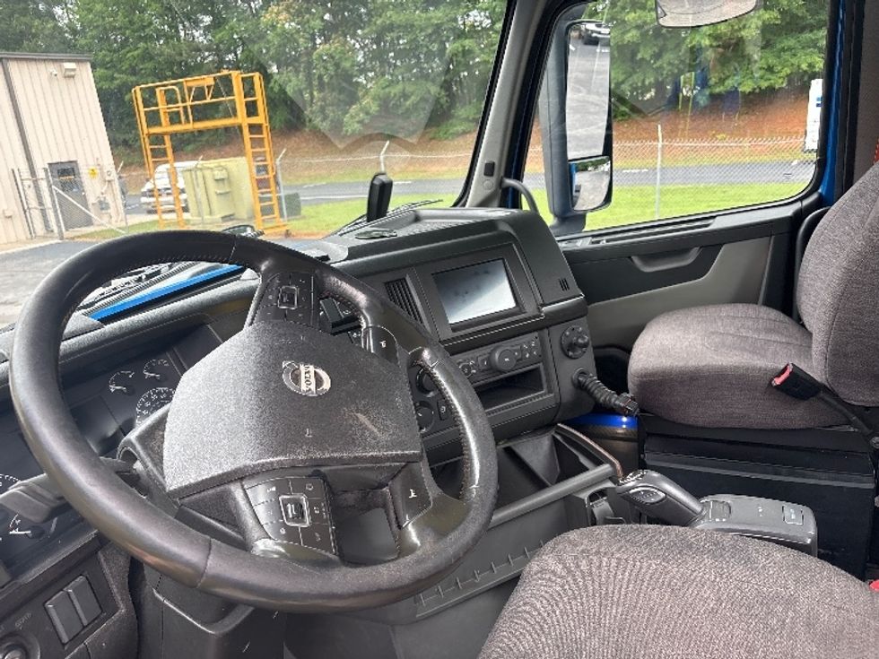 Day Cab Tractor-Heavy Duty Tractors-Volvo-2020-VNR64300-Gainesville-GA-350,358\n\t\tmiles-$ 47,500 - Image 10