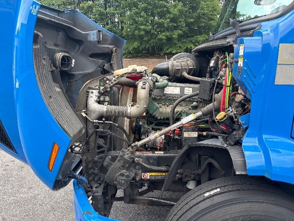Day Cab Tractor-Heavy Duty Tractors-Volvo-2020-VNR64300-Gainesville-GA-350,358\n\t\tmiles-$ 47,500 - Image 16