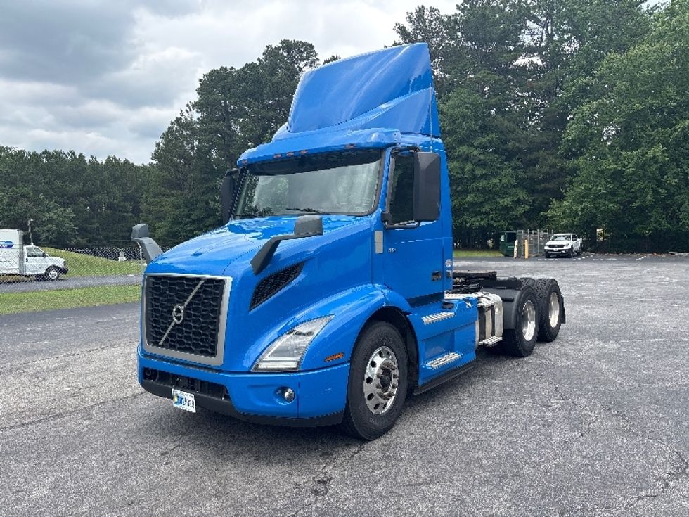 Day Cab Tractor-Heavy Duty Tractors-Volvo-2020-VNR64300-Gainesville-GA-350,358\n\t\tmiles-$ 47,500 - Image 3