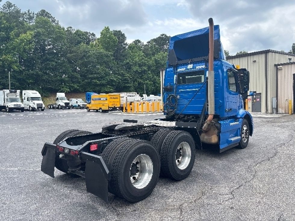 Day Cab Tractor-Heavy Duty Tractors-Volvo-2020-VNR64300-Gainesville-GA-350,358\n\t\tmiles-$ 47,500 - Image 7