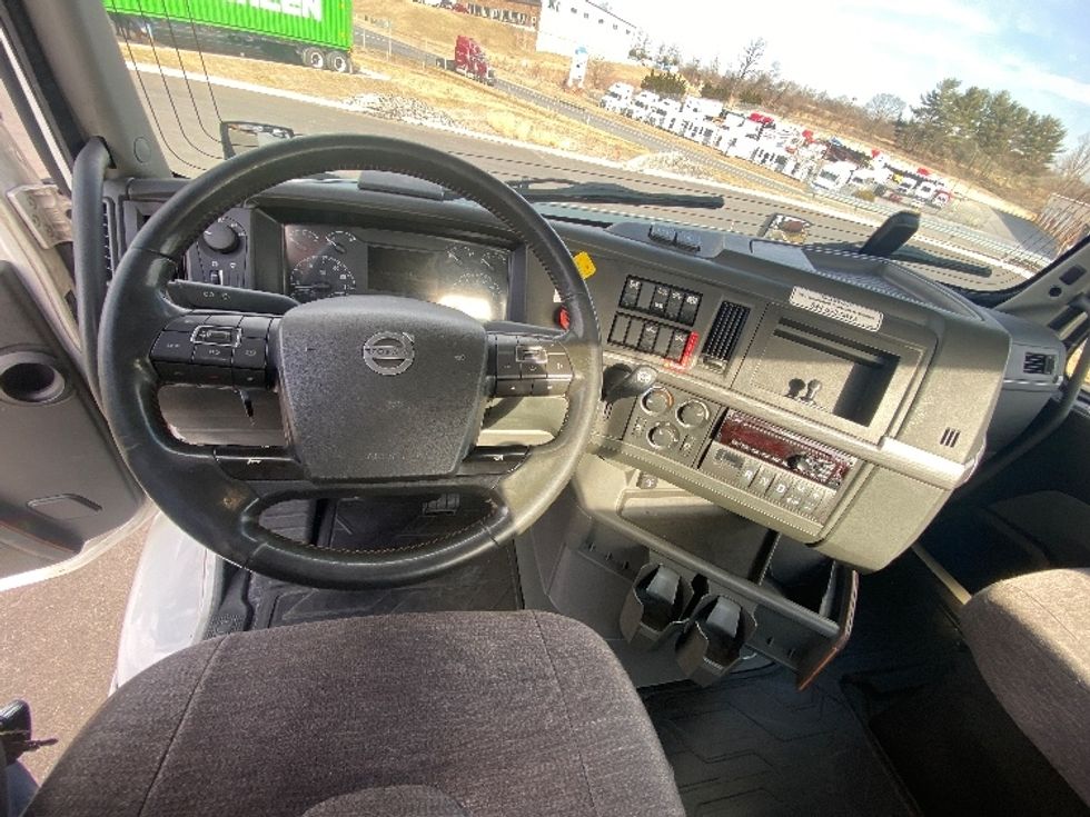 Day Cab Tractor-Heavy Duty Tractors-Volvo-2020-VNR64300-Harrisburg-PA-414,794\n\t\tmiles-$ 49,500 - Image 11