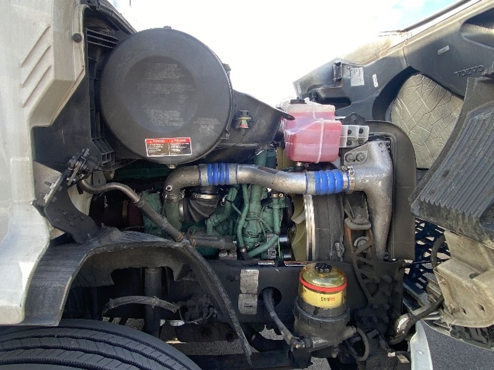 Day Cab Tractor-Heavy Duty Tractors-Volvo-2020-VNR64300-Harrisburg-PA-414,794\n\t\tmiles-$ 49,500 - Image 15