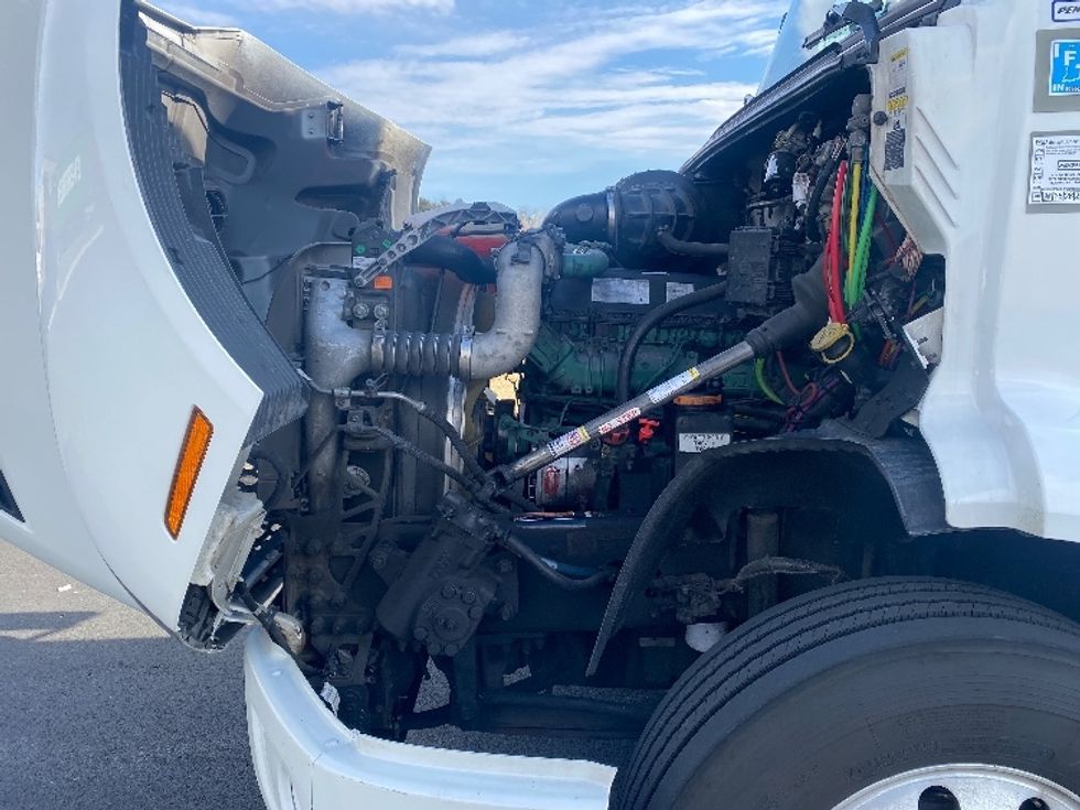 Day Cab Tractor-Heavy Duty Tractors-Volvo-2020-VNR64300-Harrisburg-PA-414,794\n\t\tmiles-$ 49,500 - Image 16