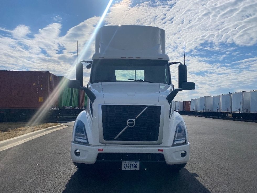 Day Cab Tractor-Heavy Duty Tractors-Volvo-2020-VNR64300-Harrisburg-PA-414,794\n\t\tmiles-$ 49,500 - Image 2