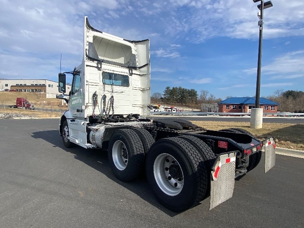 Day Cab Tractor-Heavy Duty Tractors-Volvo-2020-VNR64300-Harrisburg-PA-414,794\n\t\tmiles-$ 49,500 - Image 5