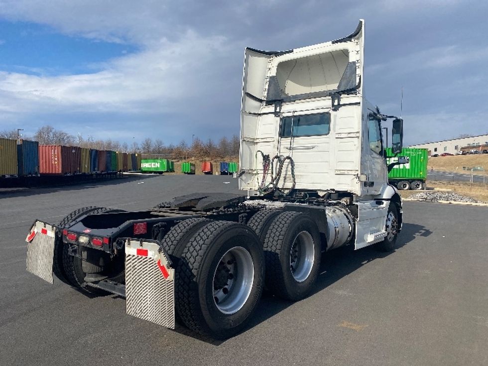 Day Cab Tractor-Heavy Duty Tractors-Volvo-2020-VNR64300-Harrisburg-PA-414,794\n\t\tmiles-$ 49,500 - Image 7